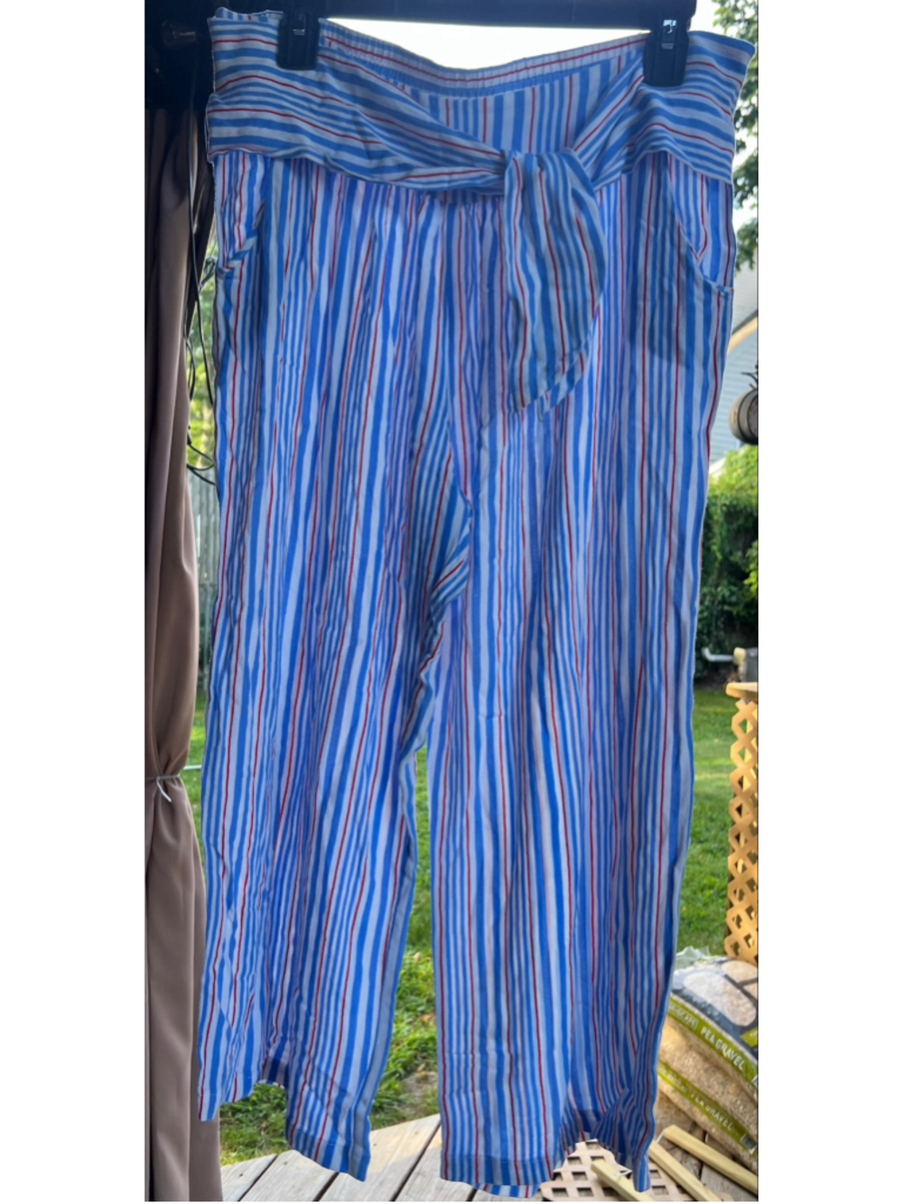 Women's LUCYLOVE Striped Cropped Pants, Size M, Blue and White